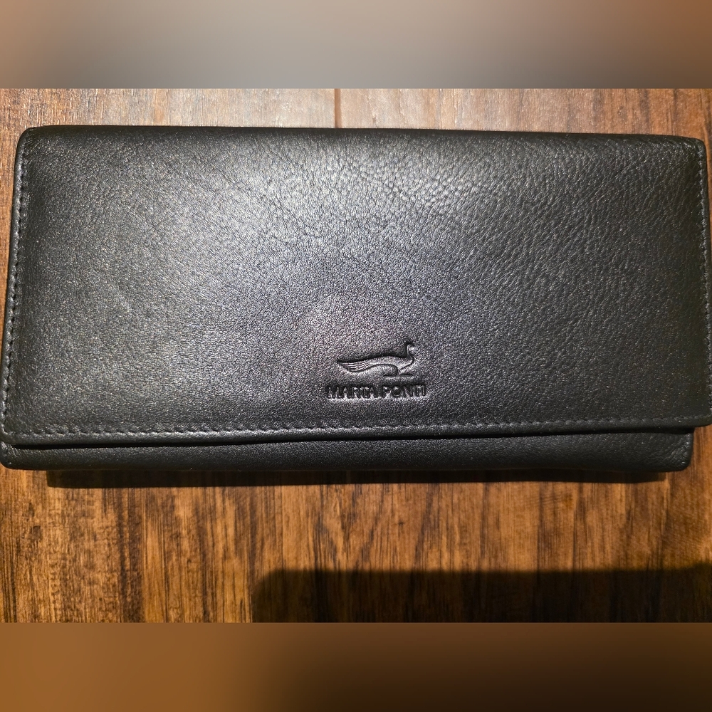 Black Leather Trifold Women’s Wallet - Classic Everyday Style